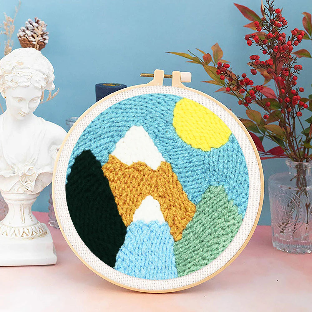 Punch Naald Besneeuwde bergen en zonneschijn